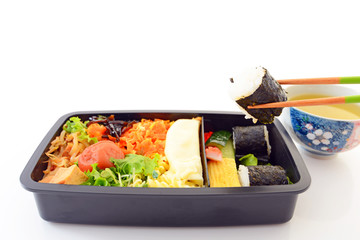 美味しそうなお弁当とお茶