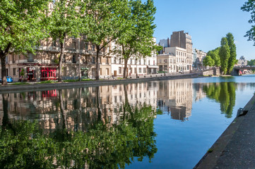 Naklejka premium Canal Saint-Martin à Paris