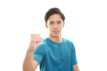 ガッツポーズの男性