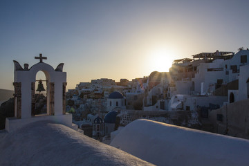 Fototapeta premium White Greek Orthodox churches on the cliff in Oia (Ia) at sunset, Santorini island, Cyclades Greece