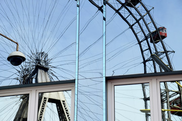 Fassade mit gespiegeltem Wiener Riesenrad
