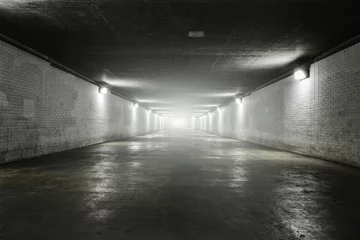 Fotobehang Tunnel Lege tunnel met licht