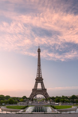 Fototapeta na wymiar Eiffel tower in Paris on sunrise