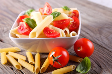 Healthy light pasta salad with fresh tomatoes
