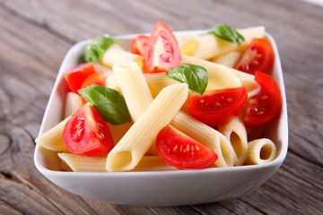Healthy light pasta salad with fresh tomatoes