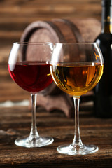 Red and white wine glass with bottle and barrel