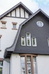 Dachgiebel eines Wohnhauses