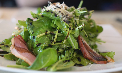 Rocket salad with roasted duck
