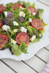 Ziegenkäse auf Pflücksalat