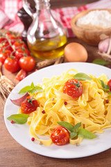 tagliatelle with tomato and basil