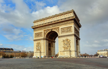 Fototapeta na wymiar Arc de Triomphe against nice blue sky