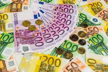 Viele verschiedene Euro-Geldscheine