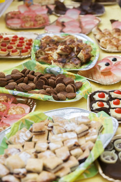  Buffet table with sweets and candy