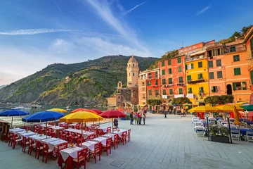 Abwaschbare Fototapete Ligurien Vernazza-Stadt an der Küste des Ligurischen Meeres, Italien