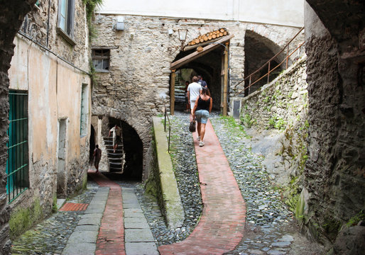 Triora particolari strade di comunicazione del centro storico