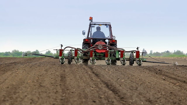 Tractor sown with corn planter