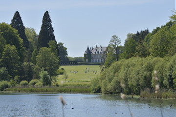 L'étang du Gris Moulin et le parc Solvay et son château 
