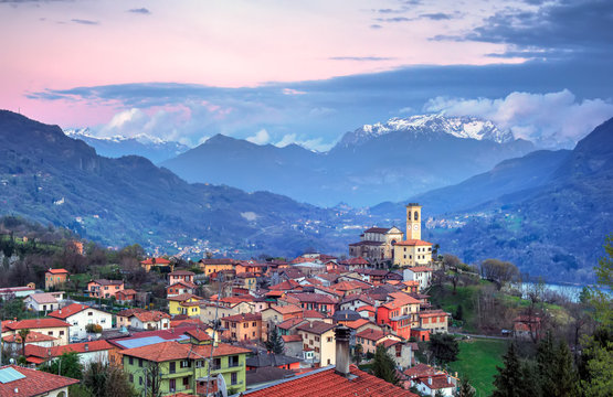 Corrido, Italy
