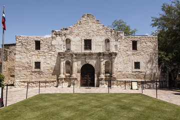 Fototapeta na wymiar The Alamo, Texas mit texanischer Flagge