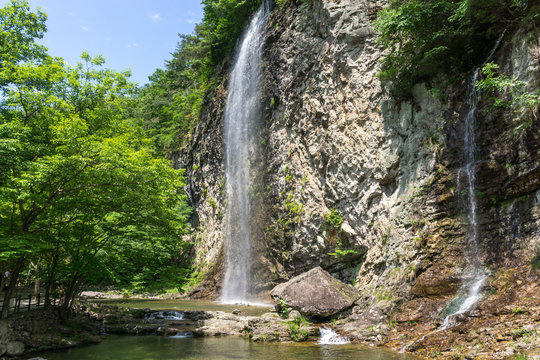 Byeongpoong waterfall in Gangcheon Mountain © aaron90311
