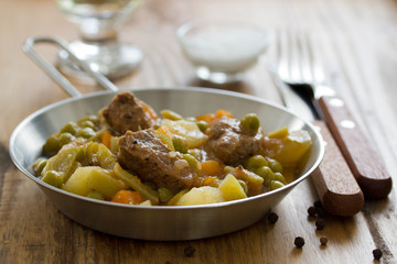 meat with carrot, peas and potato and wine