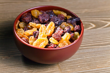 raisins in  brown dich