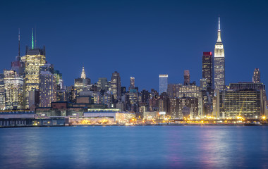 Fototapeta na wymiar Panoramic view of Manhattan midtown at night