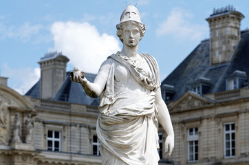 Fototapeta na wymiar Statue - Sénat - Jardin du Luxembourg