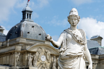 Fototapeta na wymiar Sénat - Statue - Jardin du Luxembourg