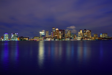Obraz premium Boston skyline at sunset and river in Massachusetts