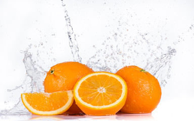 Fototapeta na wymiar Oranges with water splash