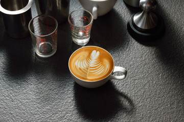 Leaf-shaped latte art, leaf shape