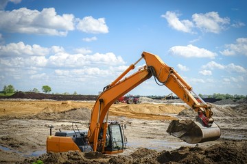 Baugewerbe, Bagger auf einer Gro&szlig;baustelle