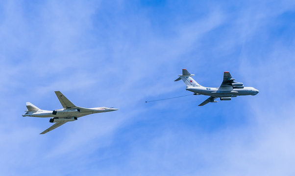 MOSCOW/RUSSIA - MAY 9: Il-78 (Midas) aerial tanker and Tu-160 (B