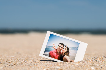 Polaroid Instant Photo Of Young Couple On The Beach - 83944735