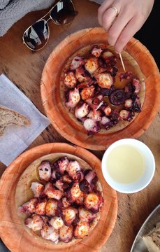 comiendo pulpo