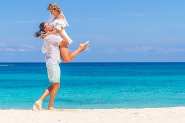 bride and groom, young loving couple, on their wedding day, outd