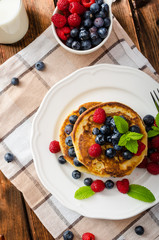 Pancakes with forest fruit and mint