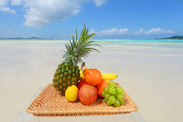 南国の美しいビーチとフルーツ