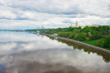 Obraz premium городской пейзаж у реки