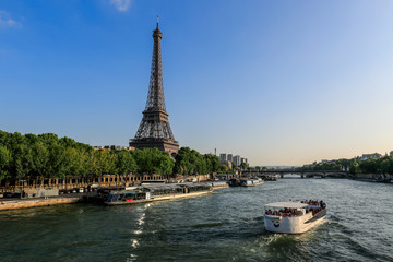Fototapeta na wymiar Paris, La Tour Eiffel