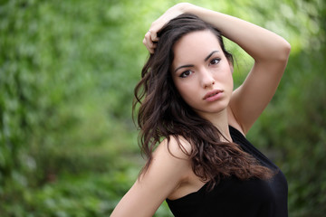 Naklejka premium Sensual young woman portrait outdoors in a park