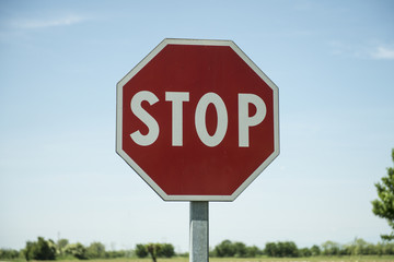 cartello stradale stop