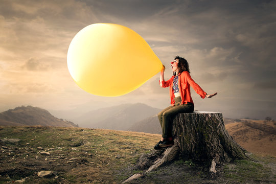 A big yellow balloon