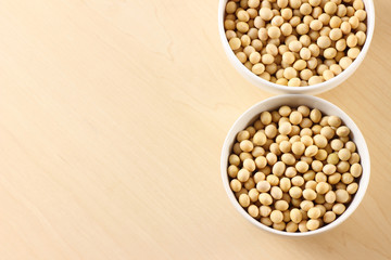 テーブルの上の大豆の集合