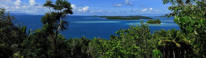 Fototapeta na wymiar guraici archipelago, Molukken, Halmahera, Indonesien