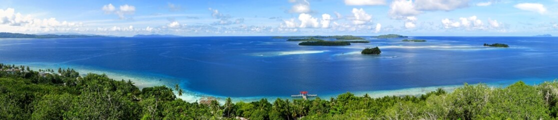 Fototapeta na wymiar guraici archipelago, Molukken, Halmahera, Indonesien