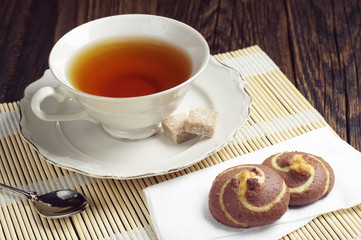 Tea and chocolate cookies