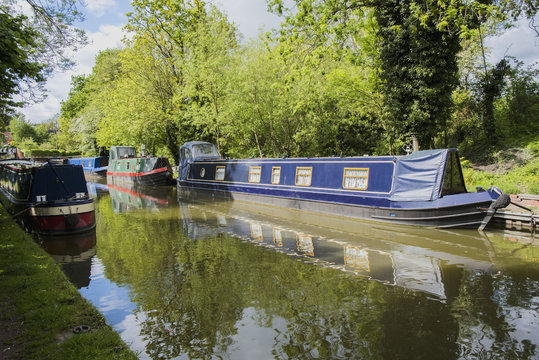 canal boats narrow boats houseboats uk canal