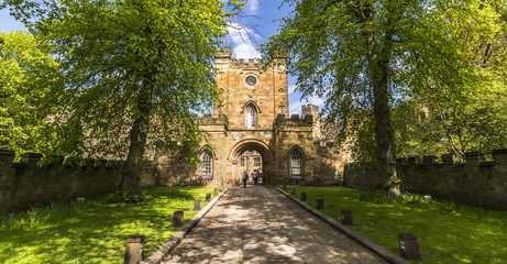 Fototapeta na wymiar Durham Castle Gate